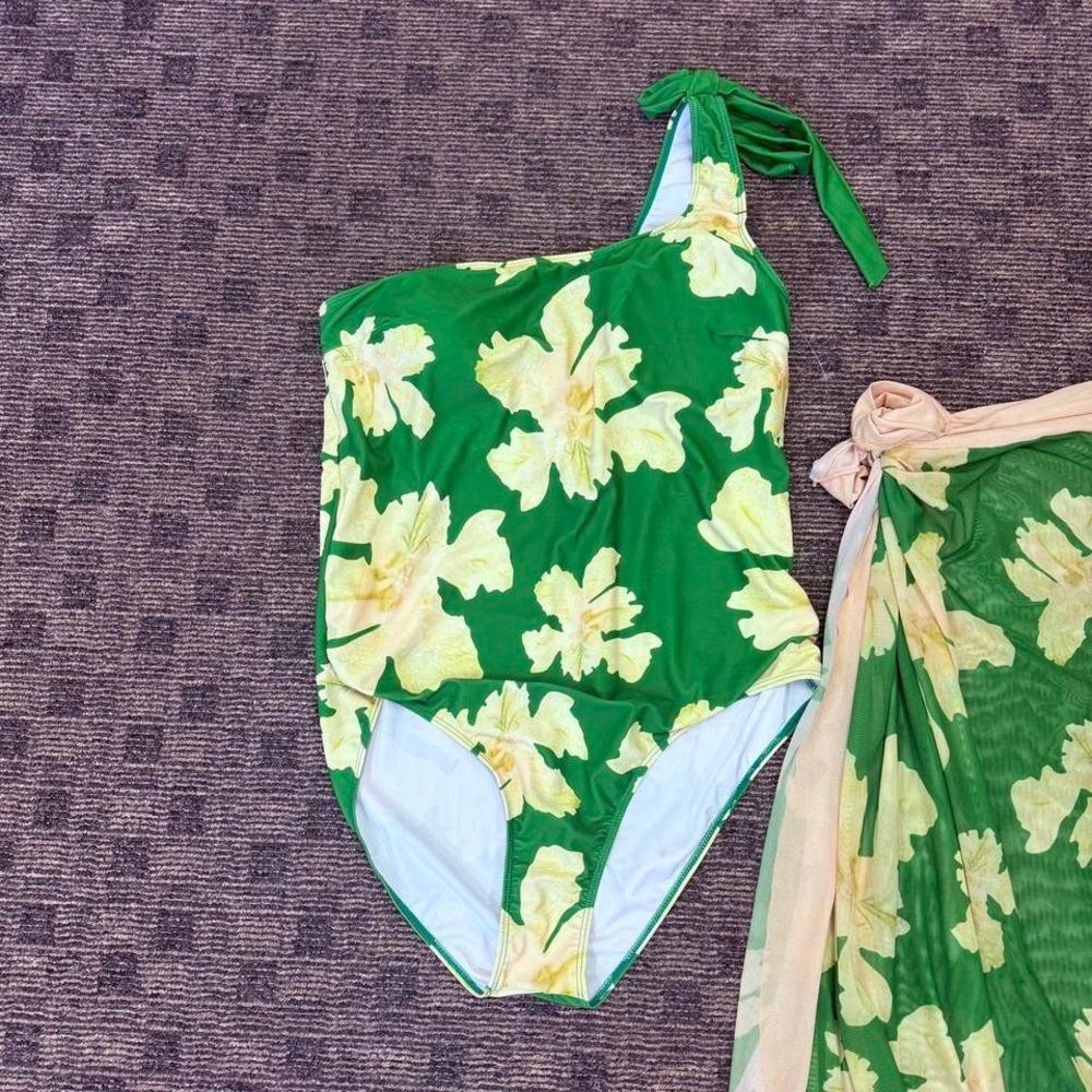 BOUTIQUE SWIM SUIT‎ WITH COVER UP
